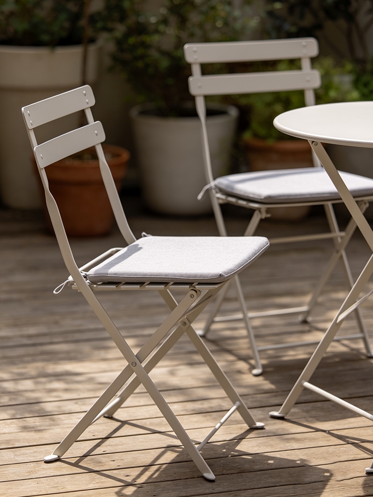 8 Best Outdoor Furniture Picks for Renters That Move with You 5 Folding Bistro Sets: The MVP of Renter Patios