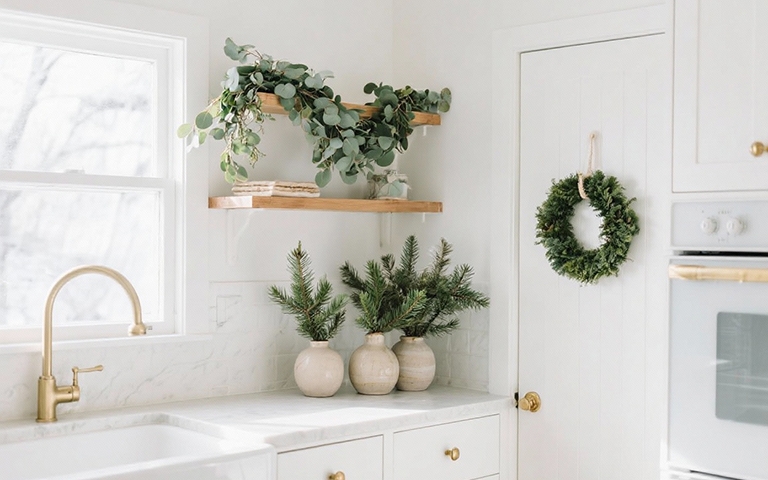 3 Easy Ways to Display Winter Greenery in Your Kitchen